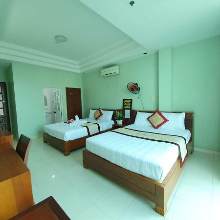 Khach San Truong Son Hotel Хошимин Екстериор снимка