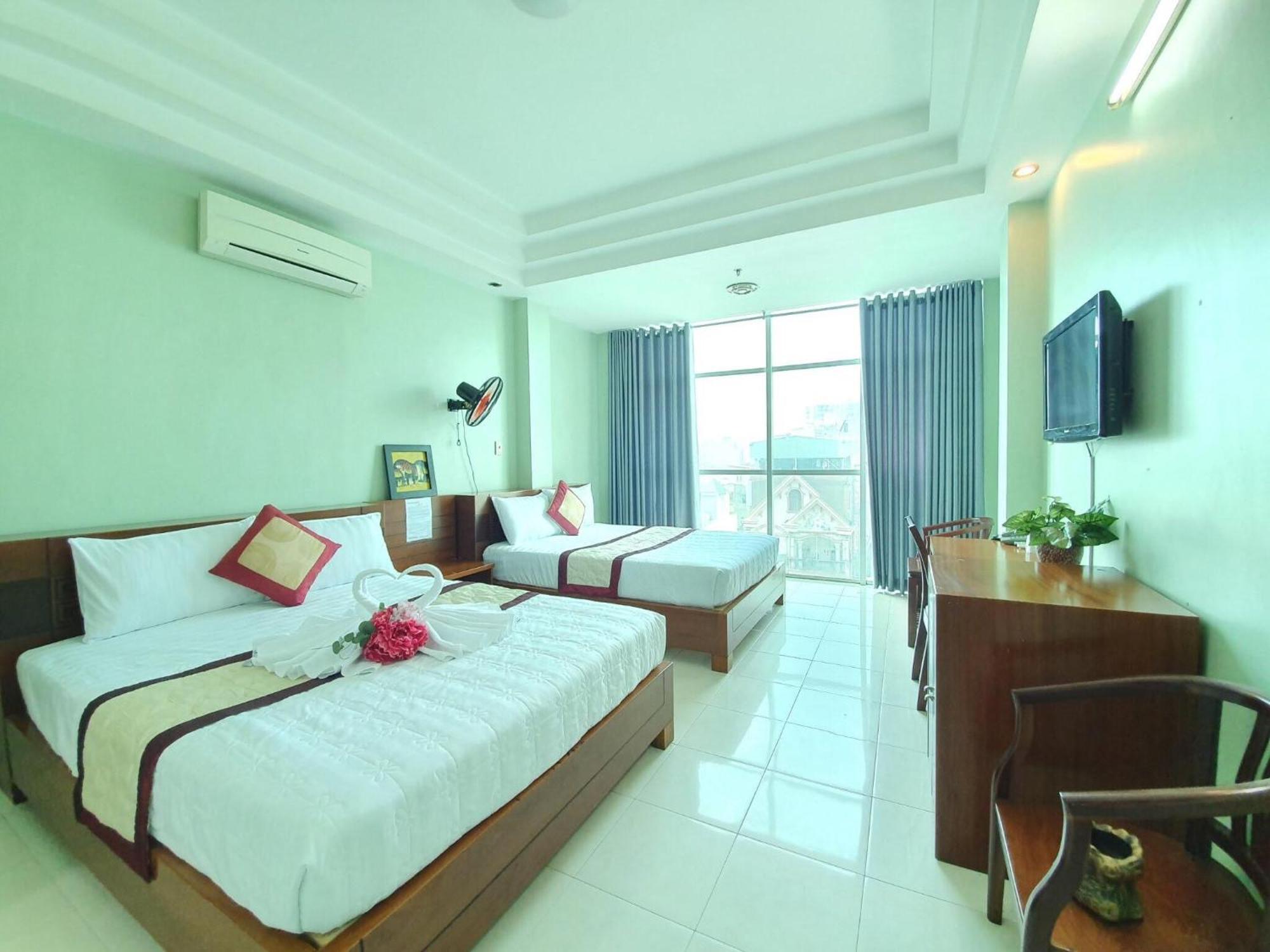 Khach San Truong Son Hotel Хошимин Екстериор снимка