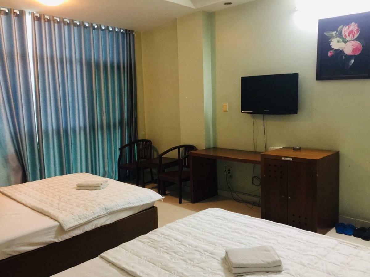 Khach San Truong Son Hotel Хошимин Екстериор снимка