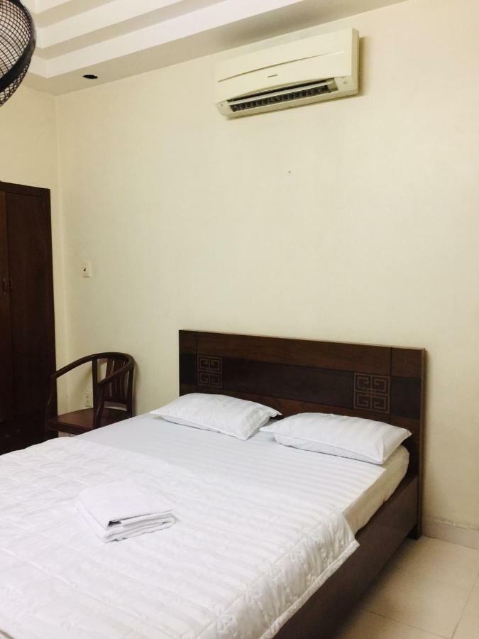 Khach San Truong Son Hotel Хошимин Екстериор снимка