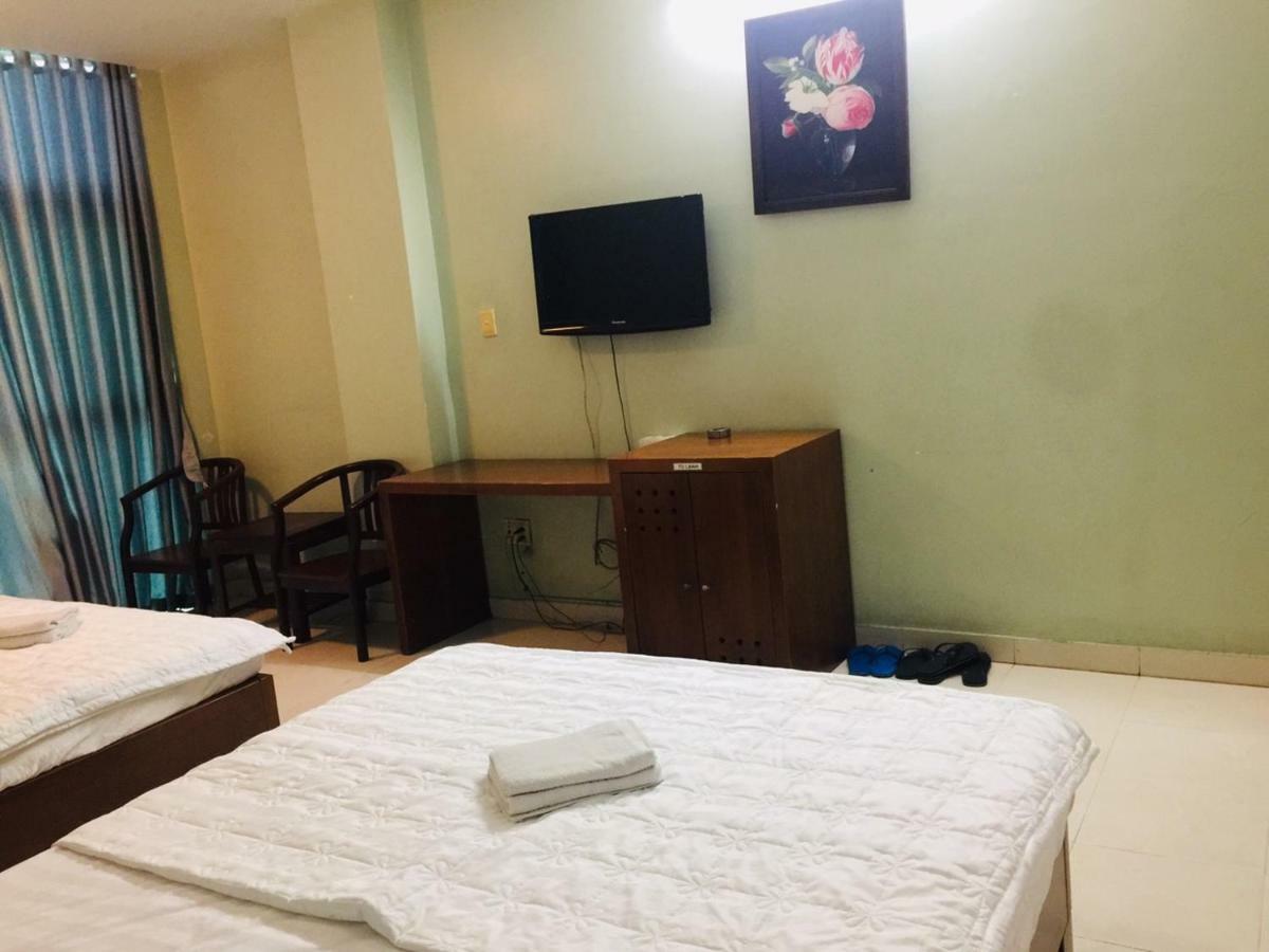 Khach San Truong Son Hotel Хошимин Екстериор снимка