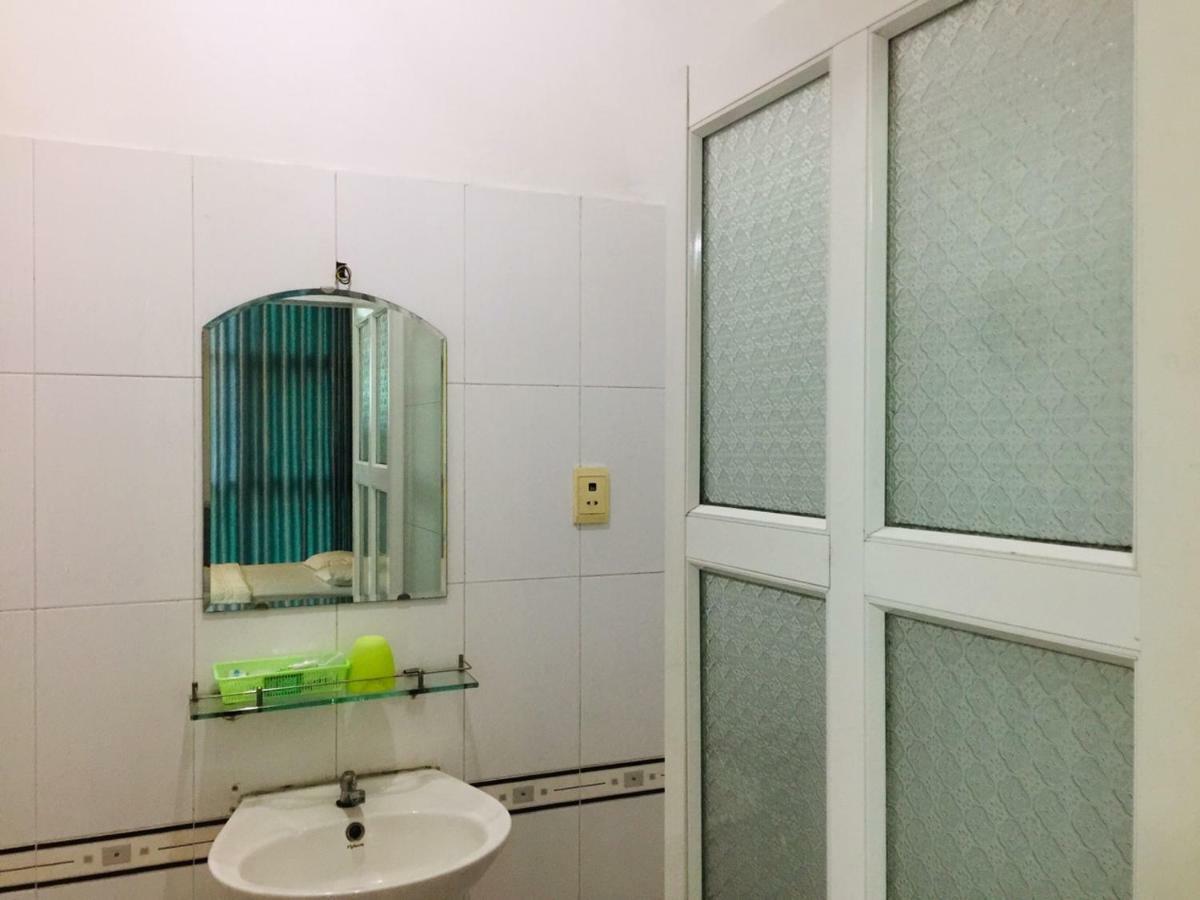 Khach San Truong Son Hotel Хошимин Екстериор снимка