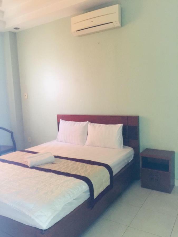 Khach San Truong Son Hotel Хошимин Екстериор снимка