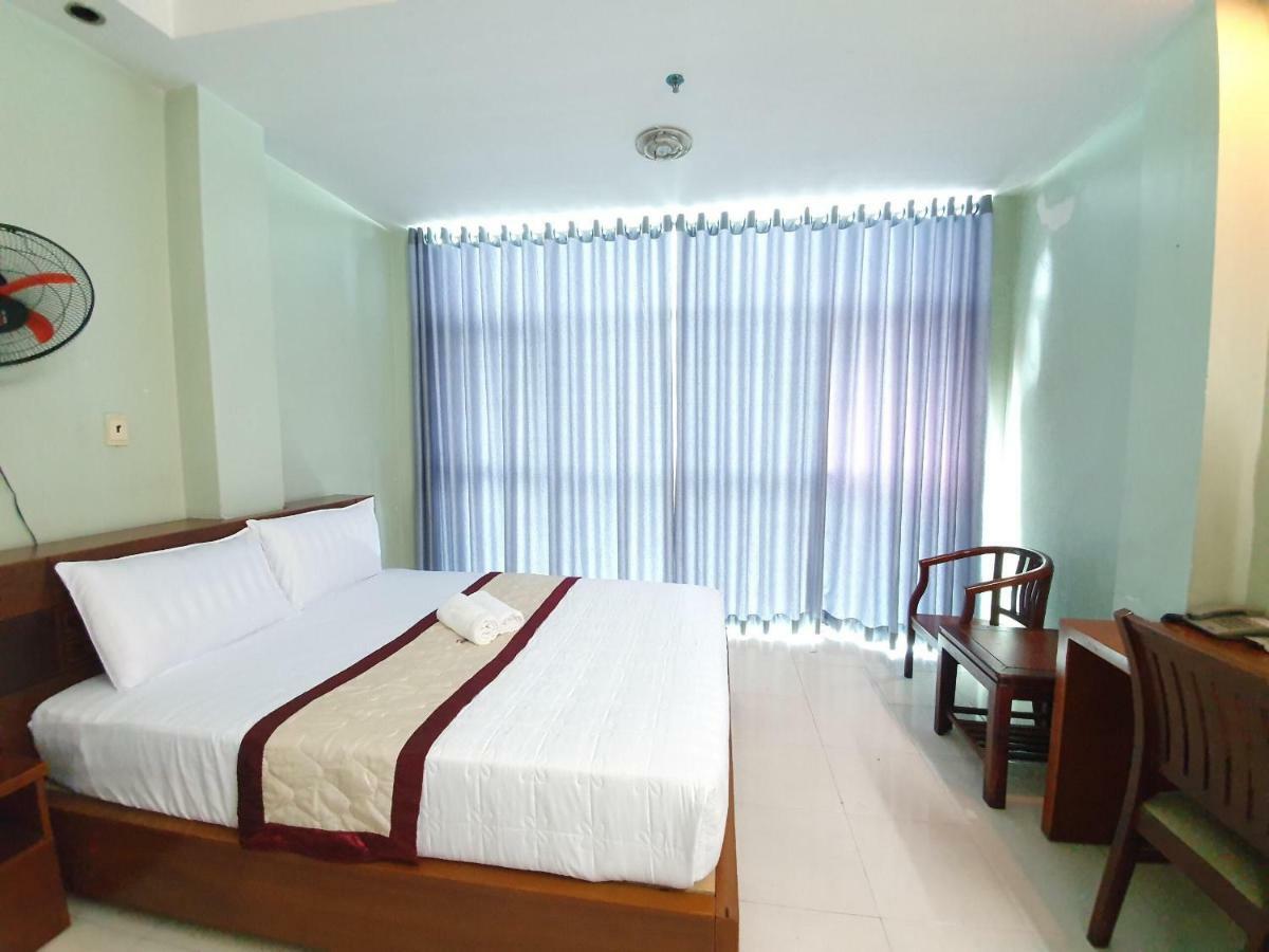 Khach San Truong Son Hotel Хошимин Екстериор снимка