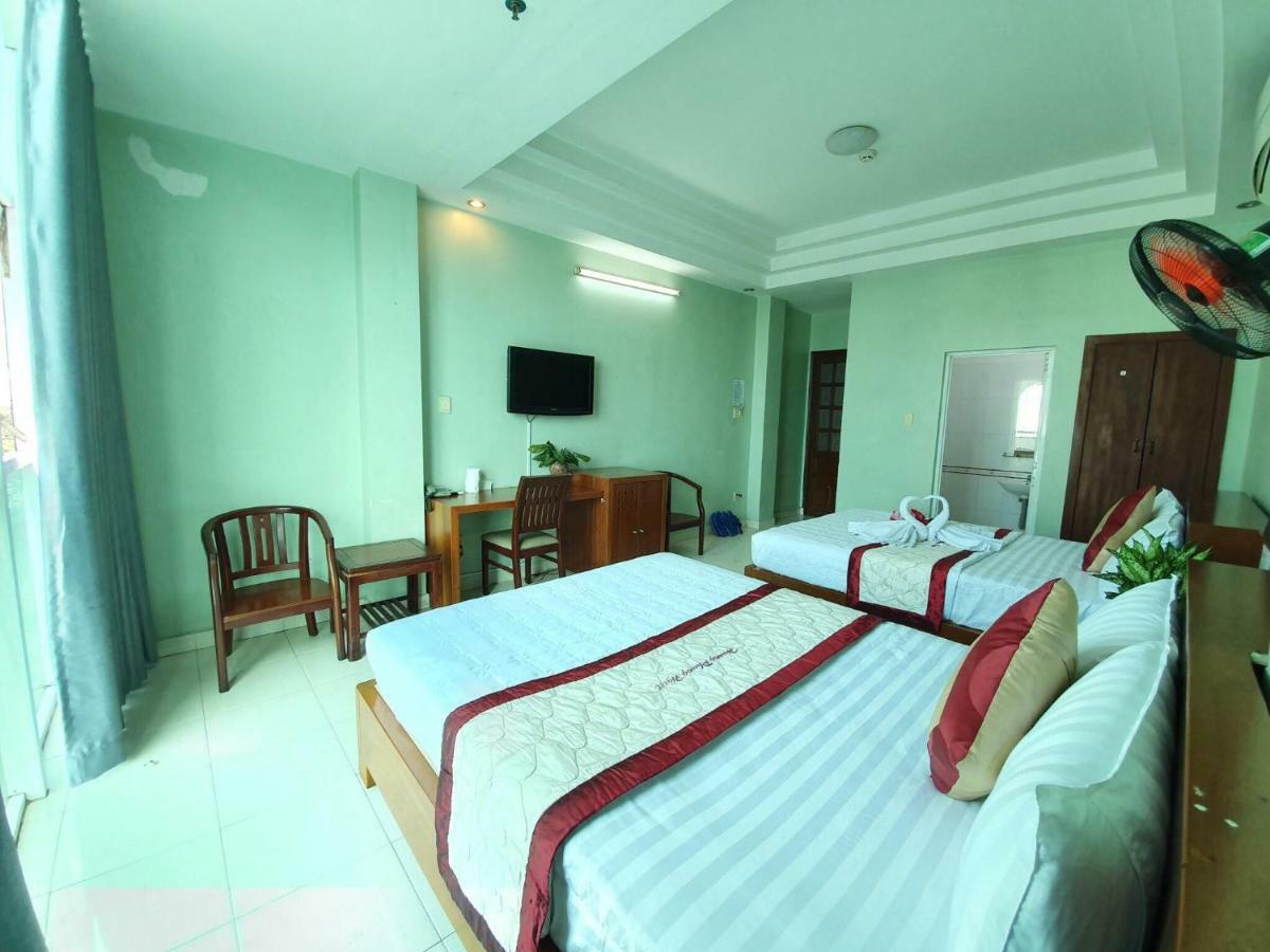 Khach San Truong Son Hotel Хошимин Екстериор снимка