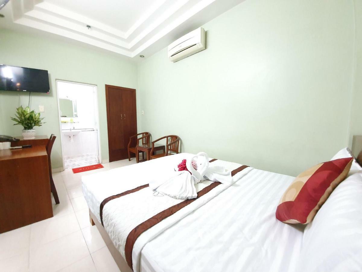 Khach San Truong Son Hotel Хошимин Екстериор снимка