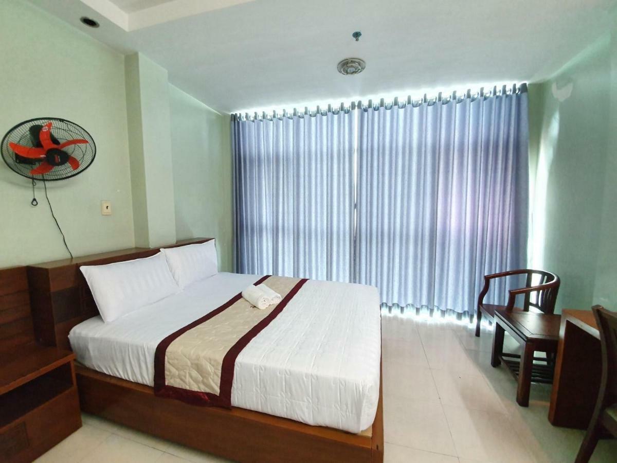 Khach San Truong Son Hotel Хошимин Екстериор снимка