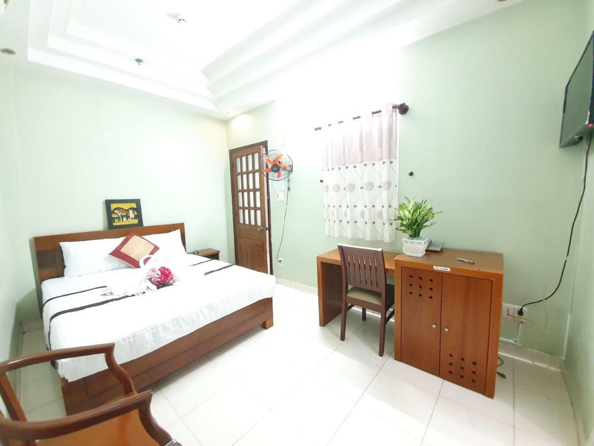 Khach San Truong Son Hotel Хошимин Екстериор снимка