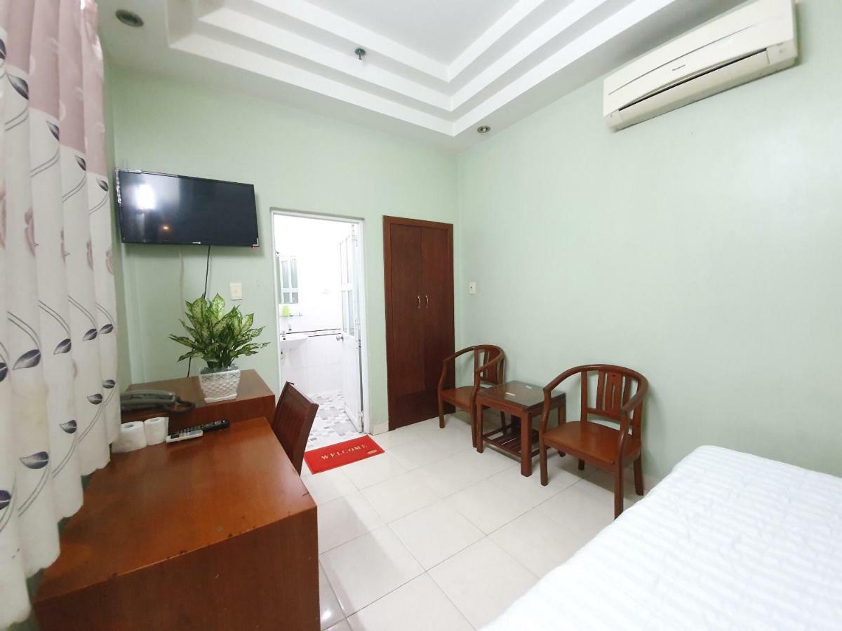 Khach San Truong Son Hotel Хошимин Екстериор снимка