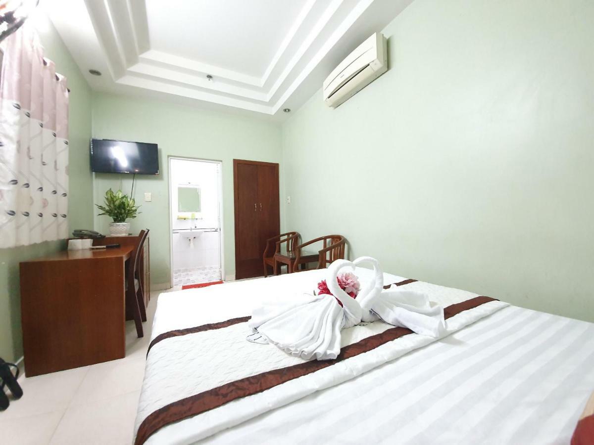 Khach San Truong Son Hotel Хошимин Екстериор снимка