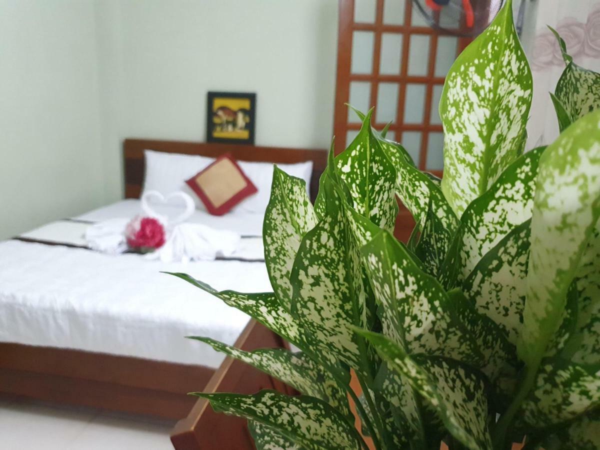 Khach San Truong Son Hotel Хошимин Екстериор снимка