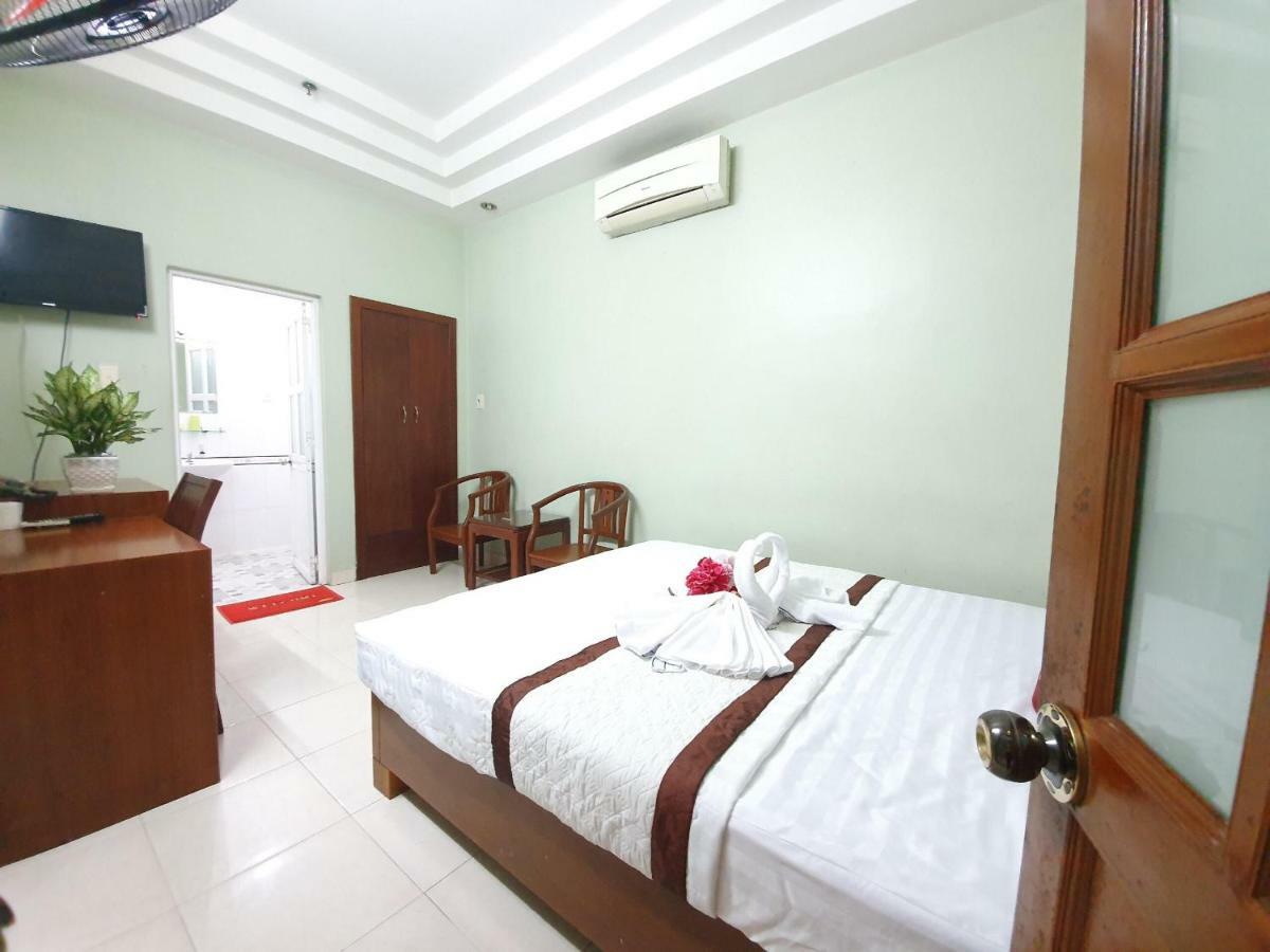 Khach San Truong Son Hotel Хошимин Екстериор снимка