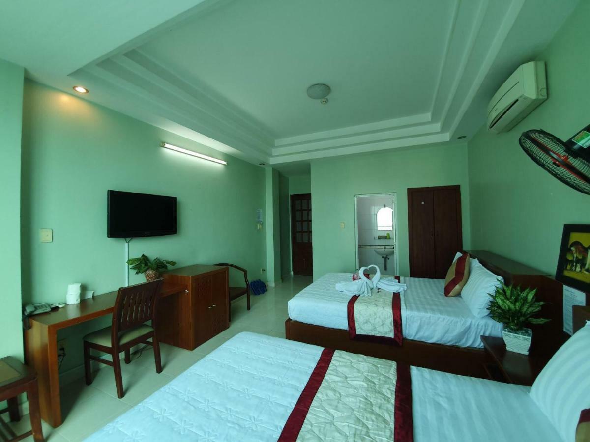 Khach San Truong Son Hotel Хошимин Екстериор снимка